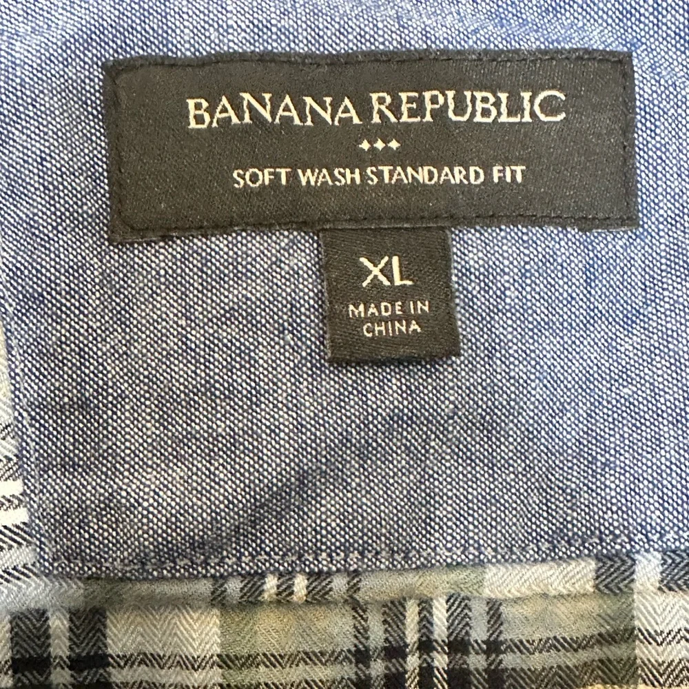 Banana Republic Soft Wash Standard Fit Button Down - EUC